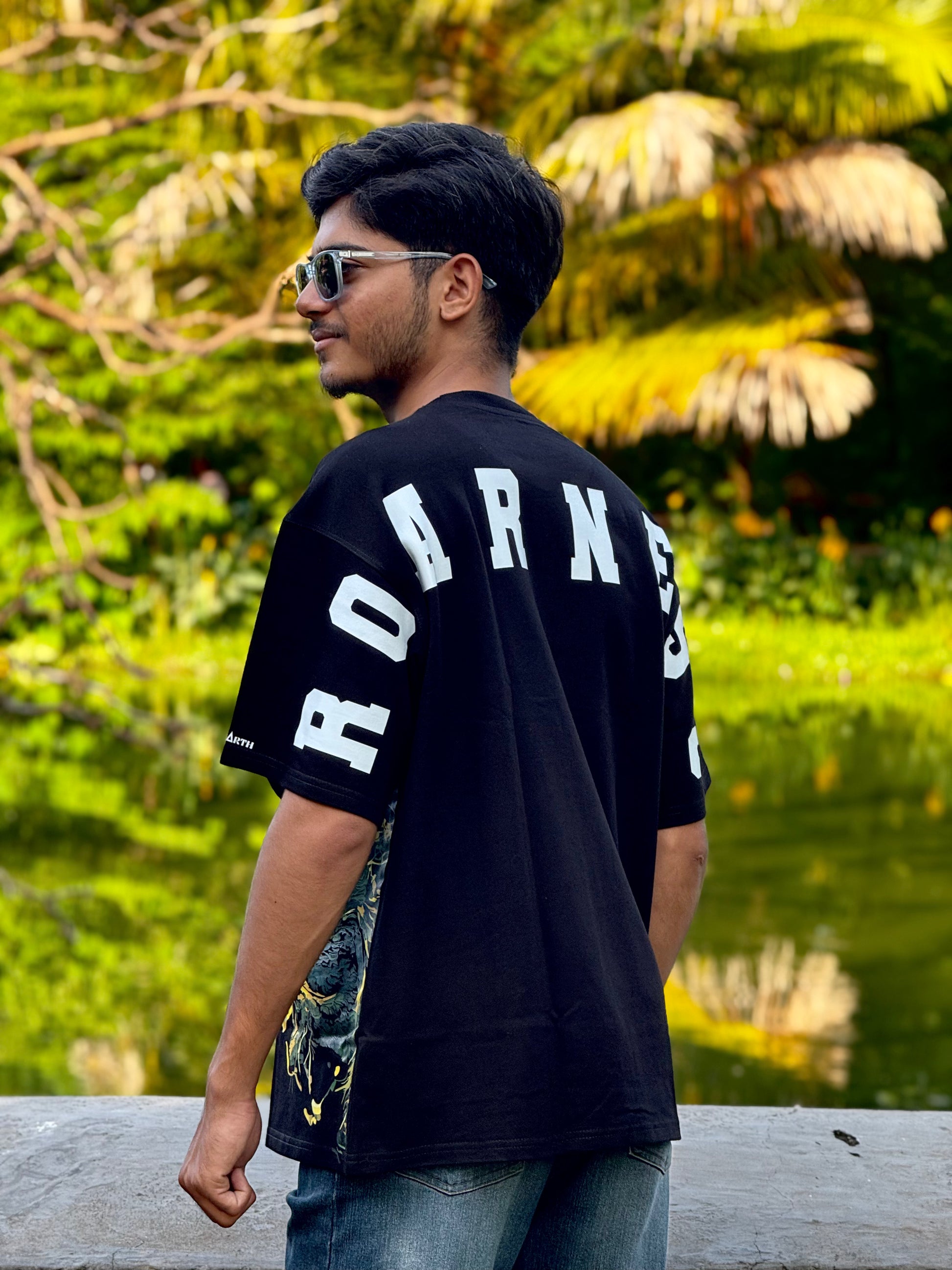 LION's ROARNESS - OverSized Fit T-Shirt