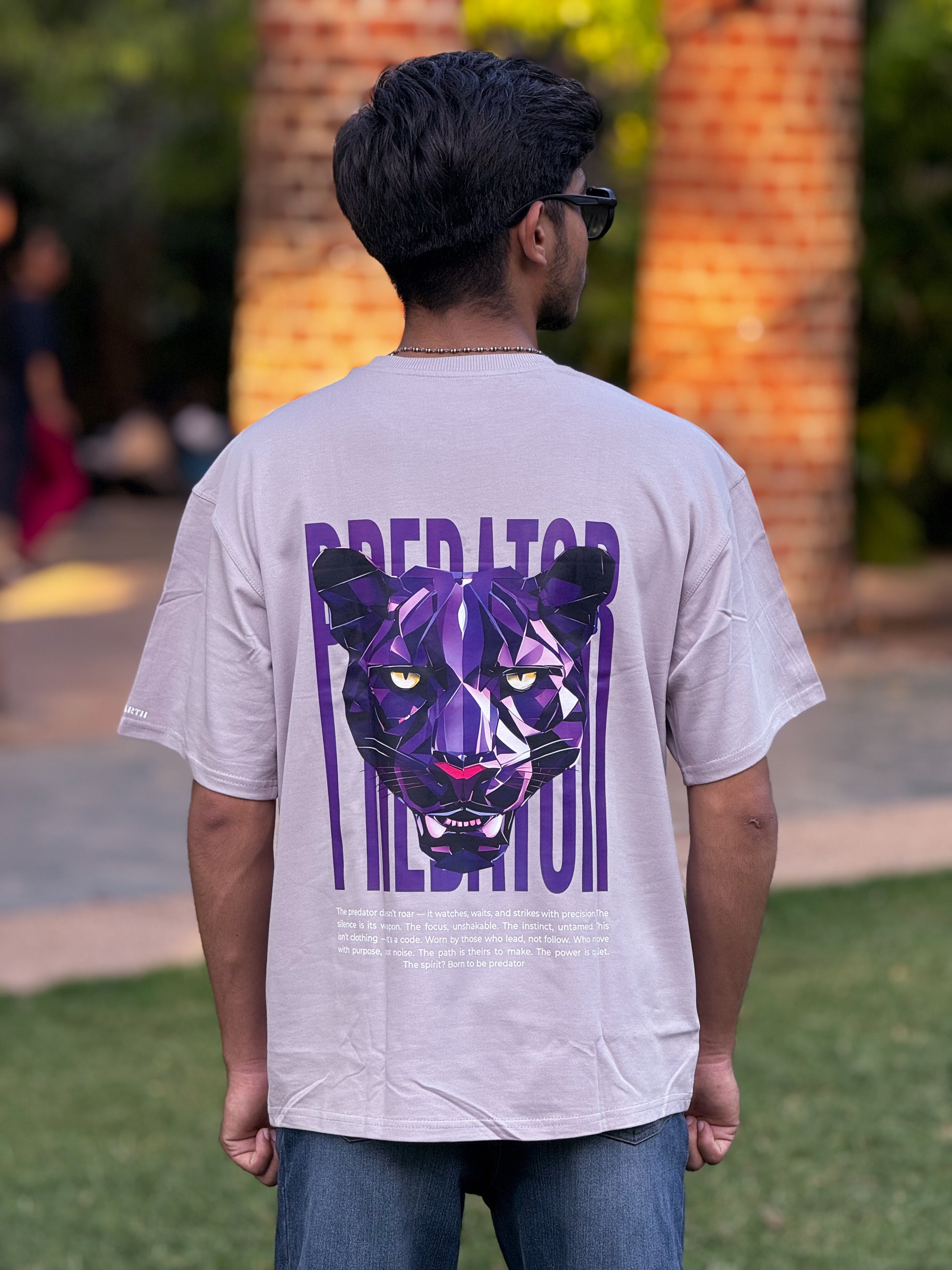 PREDATOR - OverSized Fit T-Shirt